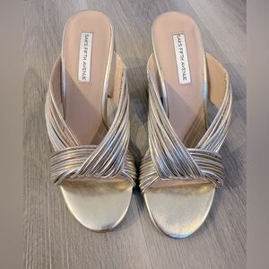 NWOT SAKS FIFTH AVENUE BLOCK HEELS SIZE 5